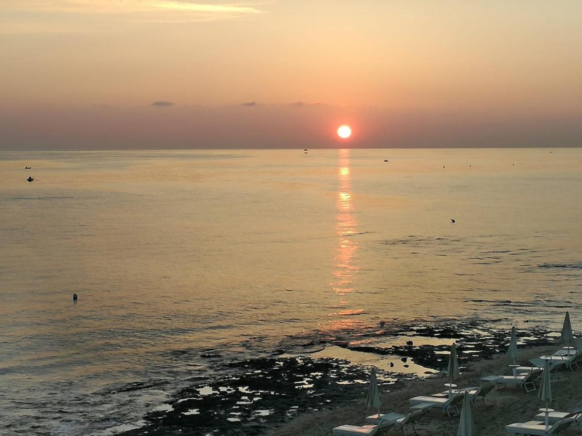 Ferienwohnung Dimora Grazia In Riva Al Mare Monopoli Exterior foto